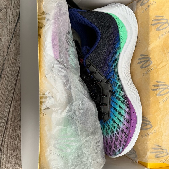 Curry Flow 10 - Picture 3 of 3